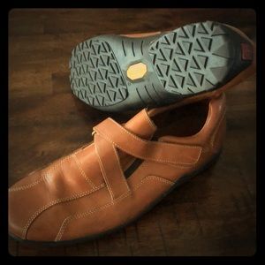 Cole Haan Men’s 10 casual shoe